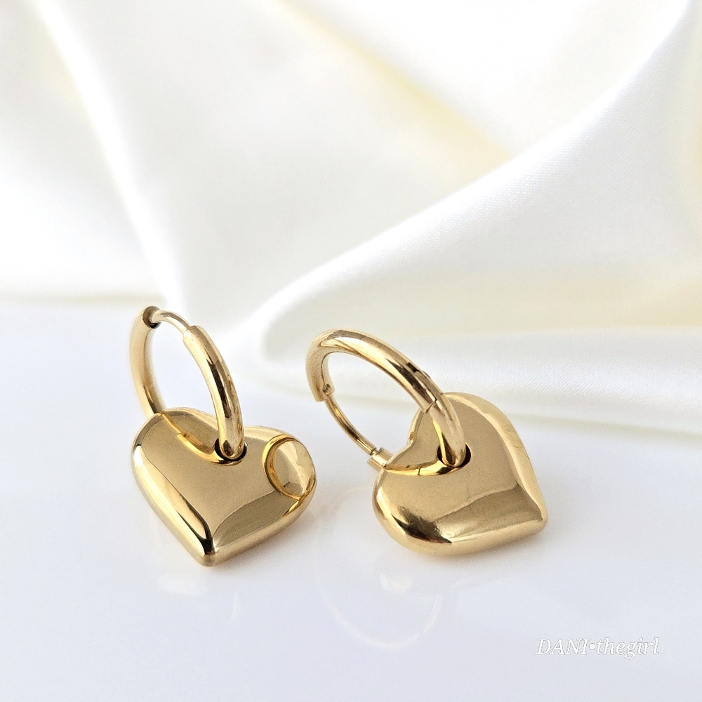 NEW Gold 2-in-1 Heart Charm Huggie Hoop Earrings - Picture 8 of 9